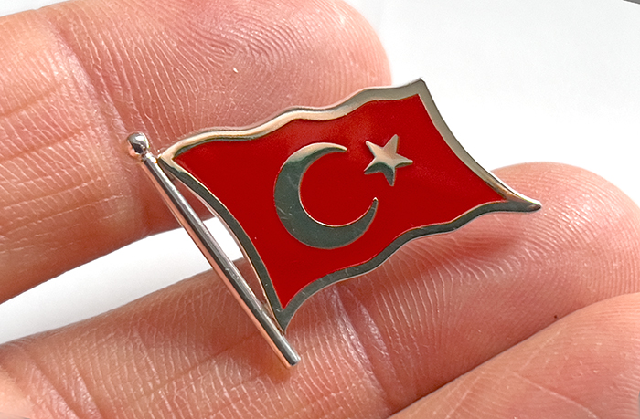 TBR15 Gümüş Dalgalanan Türk Bayrağı Rozeti