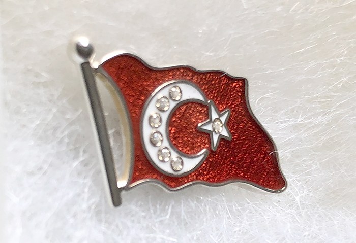 TBR19 Dalgalı Türk Bayrağı Rozeti - Cumhurbaşkanı Rozeti- Vip Rozet