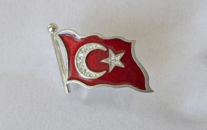 TBR19 Dalgalı Türk Bayrağı Rozeti - Cumhurbaşkanı Rozeti- Vip Rozet