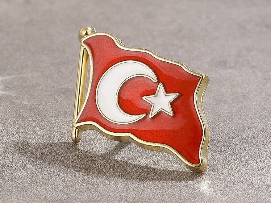TBR29 Dalgalanan Türk Bayrağı Rozeti - VİP