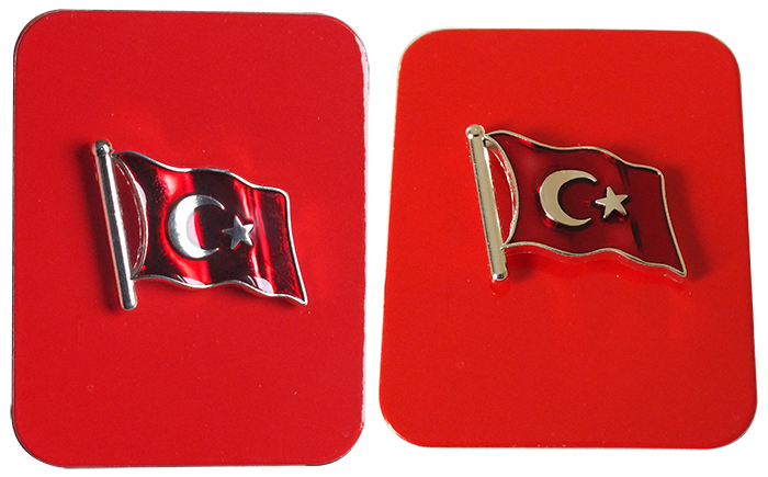 TBR33 Dalgalanan Türk Bayrağı Rozeti - VİP SERİ