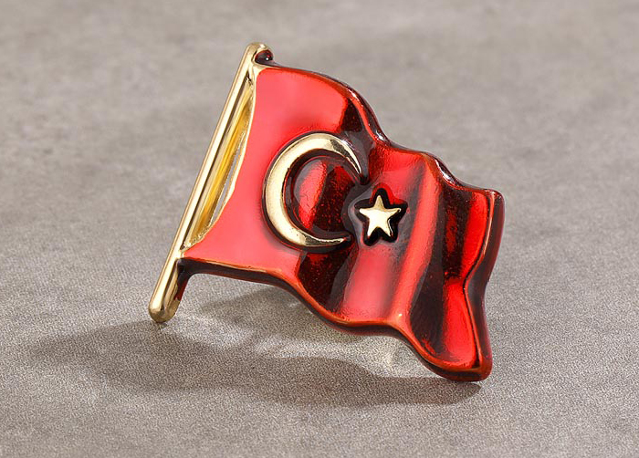 TBR42 Dalgalı Türk Bayrağı Rozeti