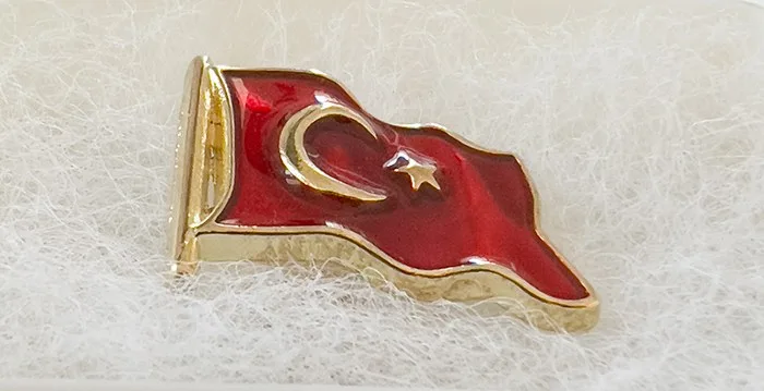 TBR43 Dalgalı Türk Bayrağı Rozeti