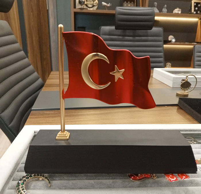 MVIP03 Vip Dalgalanan Türk Bayraklı Masa İsimliği