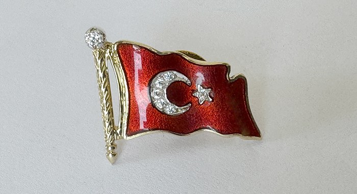 Altın Türk Bayrağı Yaka Rozeti - Ay Yıldızlı Rozet
