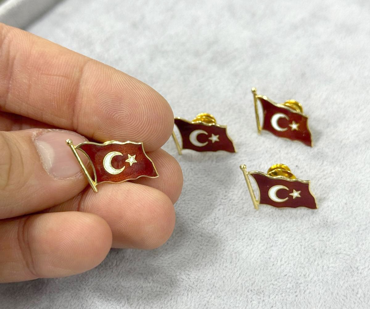 Altın Türk Bayrağı Yaka Rozeti - Ay Yıldızlı Rozet