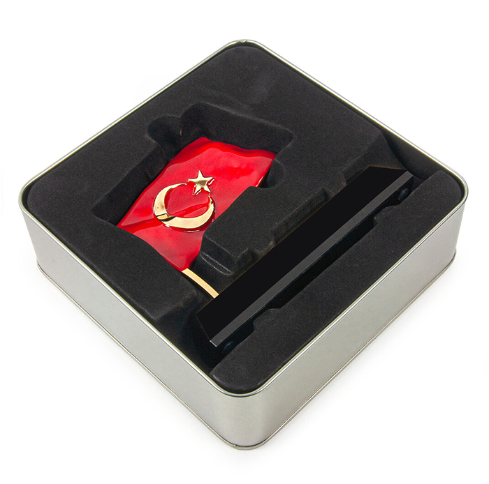 MVIP02 Dalgalanan Bayraklı Masa İsimliği