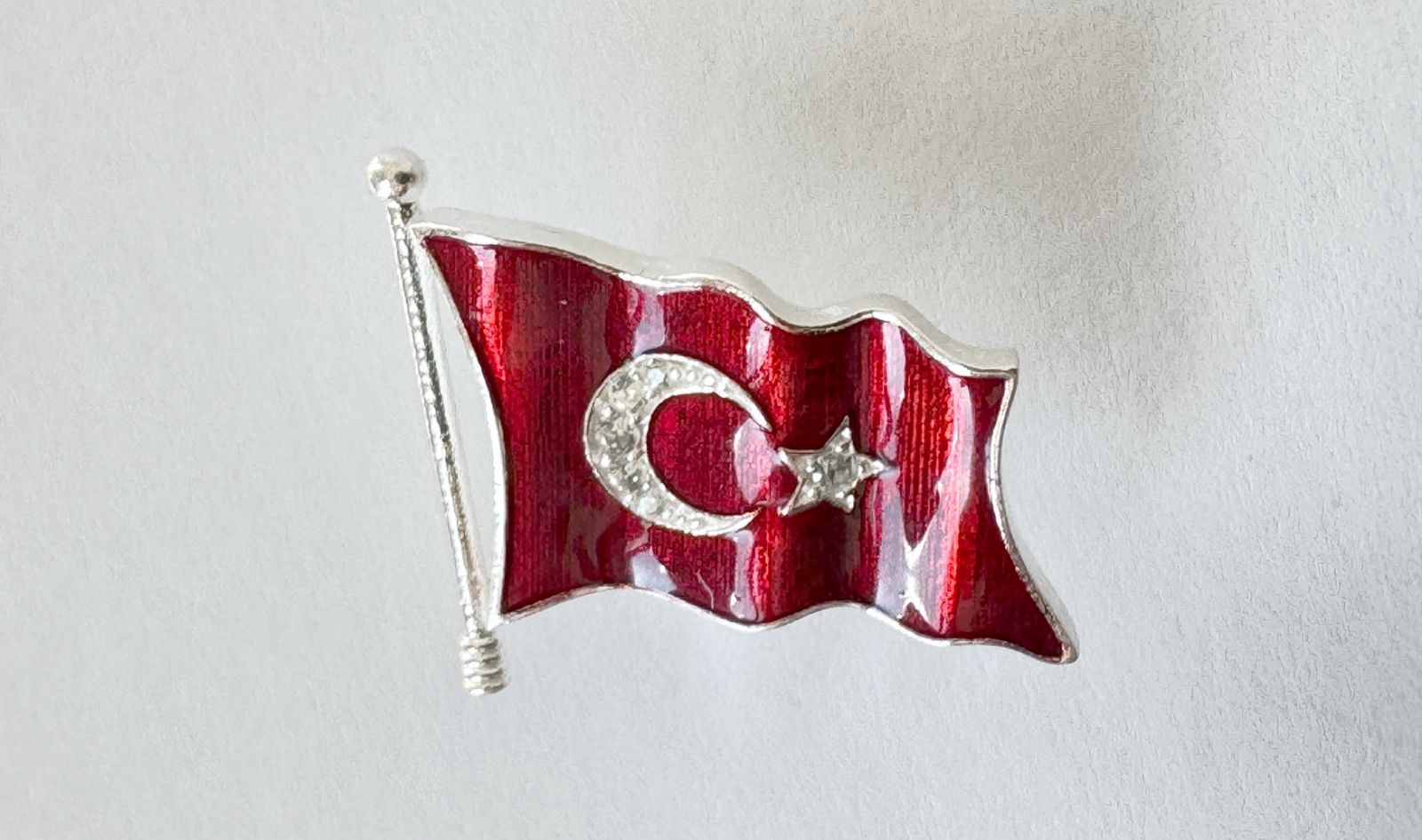 TBR52 Gümüş Dalgalanan Türk Bayrağı Yaka Rozeti