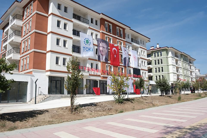 Toki Bayrağı - TOKİ Yeni Logolu