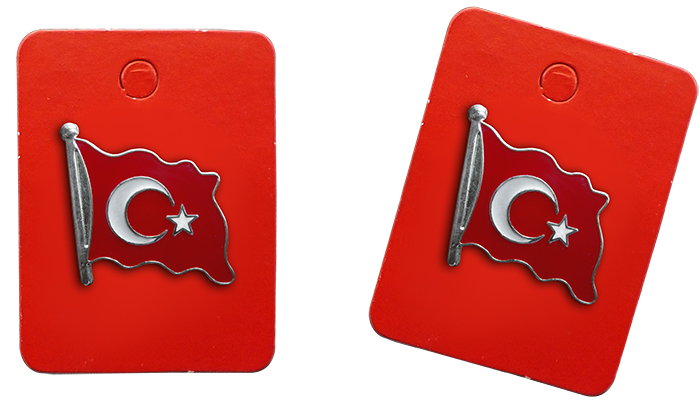 TBR1 Dalgalanan Türk Bayrağı Rozeti