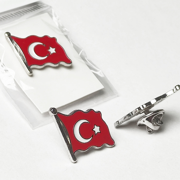 TBR1 Dalgalanan Türk Bayrağı Rozeti