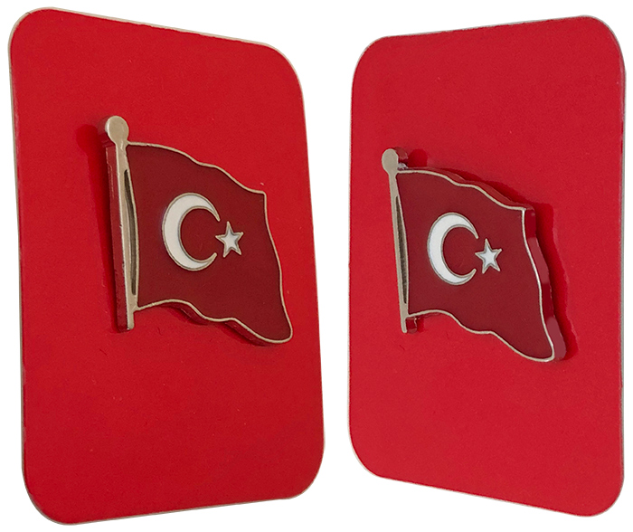 TBR2 Dalgalanan Türk Bayrağı Rozeti