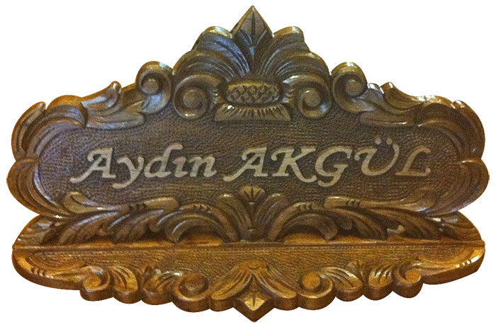MB02 Ceviz El İşi Oyma Özel Ahşap Masa İsimliği